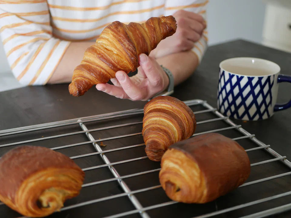 Croissants au levain : pourquoi tout le monde devient soudainement obsédé (et s’ils valent vraiment la peine)