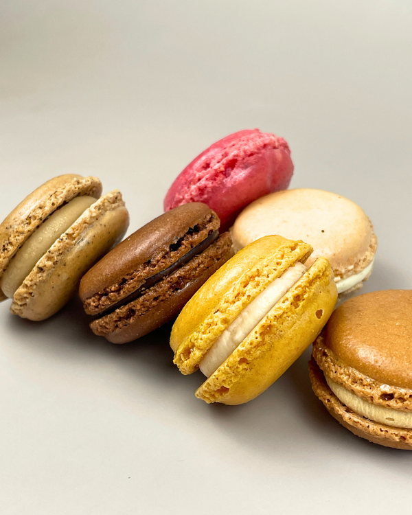 Pack of 6 macarons (mixed flavours)