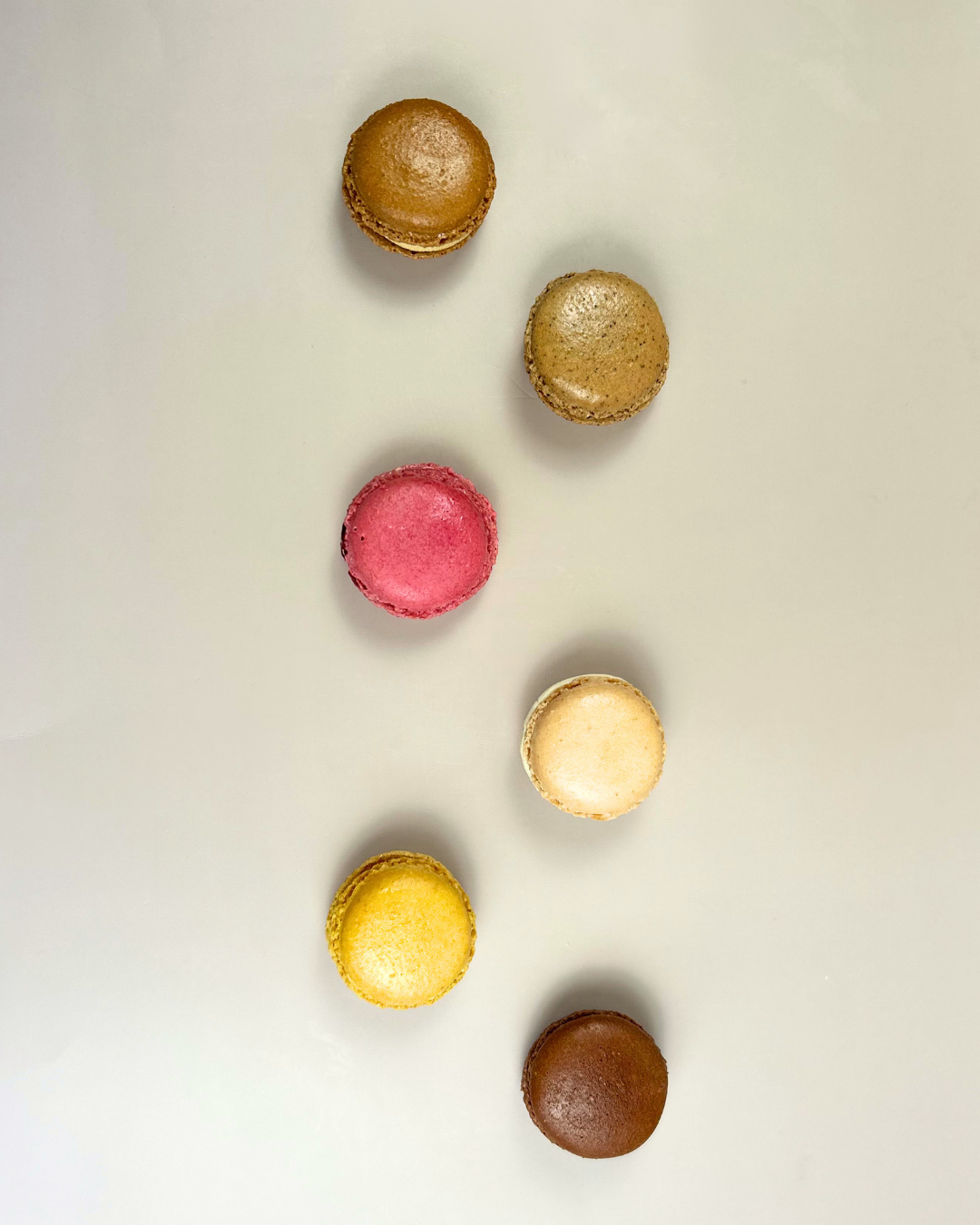 Pack of 6 macarons (mixed flavours)